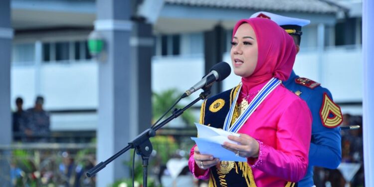 Ini Pesan Ny. Fera Muhammad Ali Saat Dikukuhkan Sebagai Ibu Taruna Akademi Angkatan Laut