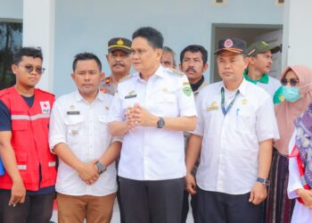 Bupati Barru Serahkan Bantuan Pada Korban Bencana Angin Puting Beliung di Lalolang Tanete Rilau