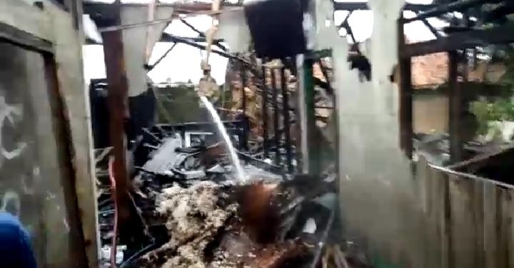 Tragis…!!Rumah Milik Salahsatu Warga Kp. Cibodas, Desa Cilame, Bandung Barat Ludes Dilalap Si Jago Merah