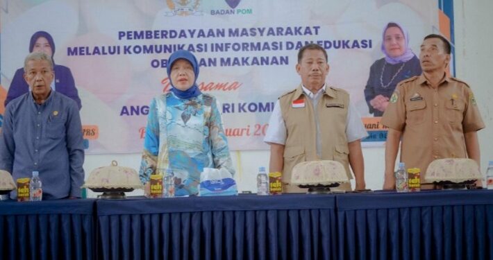 Sosialisasi Pemberdayaan Masyarakat Melalui KIE Obat dan Makanan Dari Anggota DPR-RI Hasnah Syam Bersama Mitra BBPOM di Islamic Center Barru