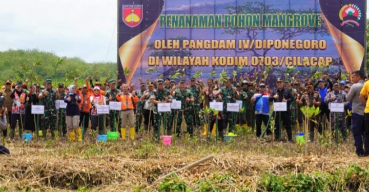 Tanam 10.000 Mangrove, Ini Kata Pangdam Diponegoro
