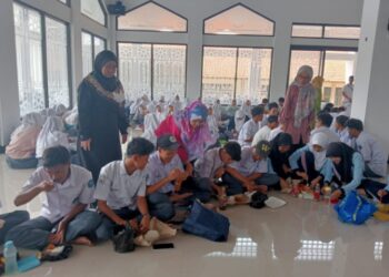 SMAN I PADALARANG Menggelar Acara Makan Bersama (PAPAJAR) dalam Rangka Menyambut  Bulan Suci Ramadhan 1444 H untuk Mempererat tali Silaturahmi antar Siswa-siswi.