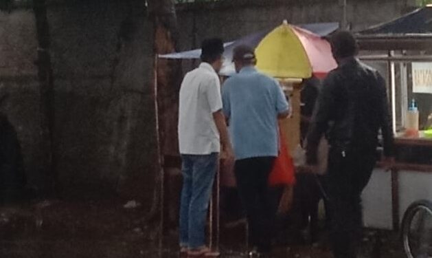 Relawan ANIS, RESMI Bersama Bacaleg CITOS Dapil 5 Partai NasDem, Saling Berbagi Dibawah Derasnya Hujan