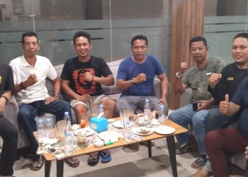 Pengurus dan Pembina AMJI-RI Barru Curhat Malam Minggu di Cafe Fadhil Kota Barru