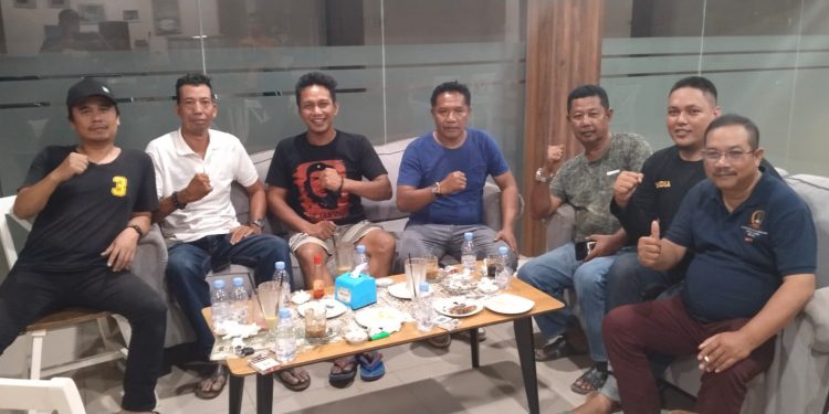 Pengurus dan Pembina AMJI-RI Barru Curhat Malam Minggu di Cafe Fadhil Kota Barru