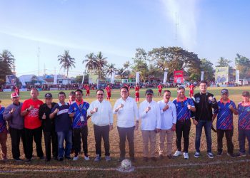 Suardi Saleh Bersama Aska Mappe Hadiri Pembukaan Open Turnamen Tanete Cup IV Tahun 2023 Di Lapangan Andi Muis Tanete Rilau