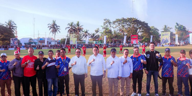 Suardi Saleh Bersama Aska Mappe Hadiri Pembukaan Open Turnamen Tanete Cup IV Tahun 2023 Di Lapangan Andi Muis Tanete Rilau