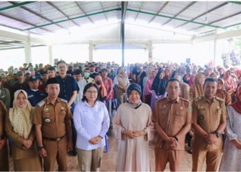 Melalui KIE, Ratusan Peserta Sosialisasi Obat dan Makanan di Tompo Lemo-Lemo Desa Harapan dari Anggota DPR-RI Hasnah Syam