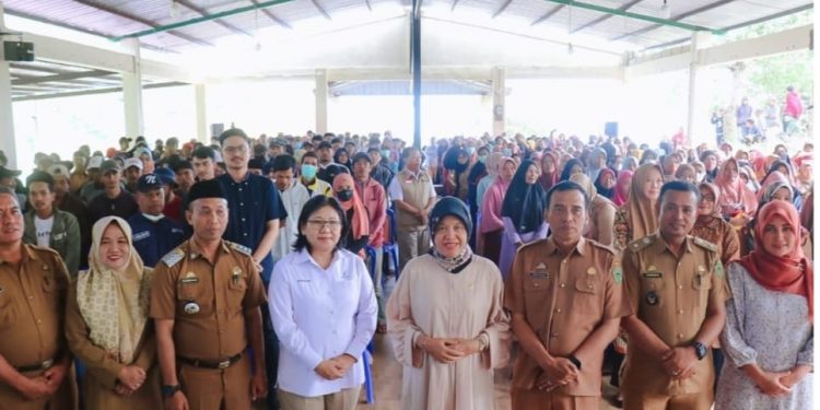 Melalui KIE, Ratusan Peserta Sosialisasi Obat dan Makanan di Tompo Lemo-Lemo Desa Harapan dari Anggota DPR-RI Hasnah Syam