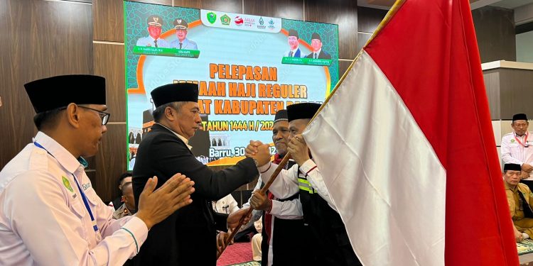 Jamaah Calon Haji Kloter 11 Sebanyak 175 Dari Kabupeten Barru Dilepas Secara Resmi Di Baruga Singkeru Adae Rujab Bupati Barru