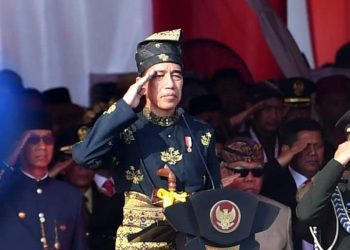 Berbusana Adat Kesultanan Deli, Presiden Jokowi Pimpin Upacara Peringatan Harlah Pancasila di Monas