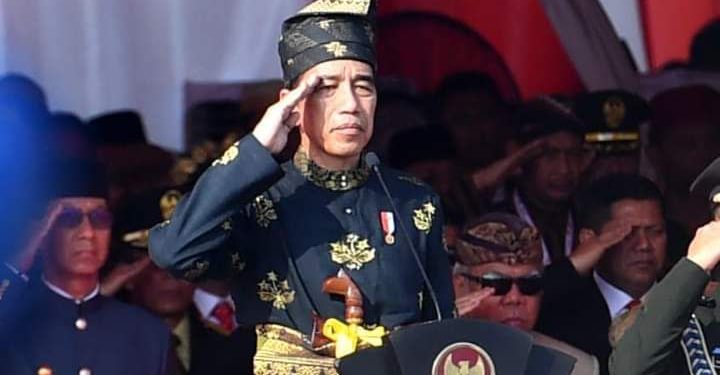 Berbusana Adat Kesultanan Deli, Presiden Jokowi Pimpin Upacara Peringatan Harlah Pancasila di Monas