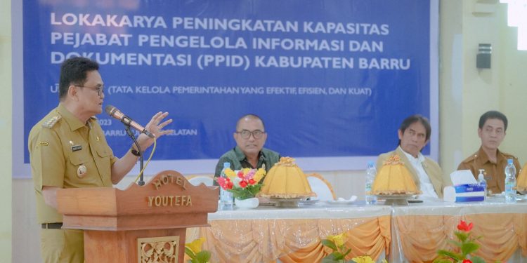 Harapan Bupati Agar Peserta Lokakarya PPID Pemda Barru Kerjasama USAID ERAT Untuk Mencapai Target Tentang Informasi Keterbukaan