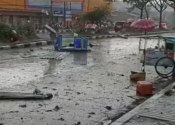 Ngeri..!!Detik-detik Angin puting beliung Menerjang dan Porak Porandakan Kawasan Rancaekek , Sumedang – Bandung