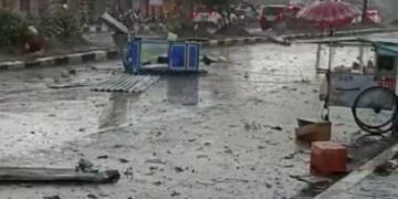 Ngeri..!!Detik-detik Angin puting beliung Menerjang dan Porak Porandakan Kawasan Rancaekek , Sumedang – Bandung