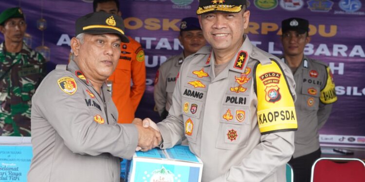 Kapolda Sulbar Cek Kesiapan Personel di Pos Pengamanan Ketupat Marano 2024 di Polman