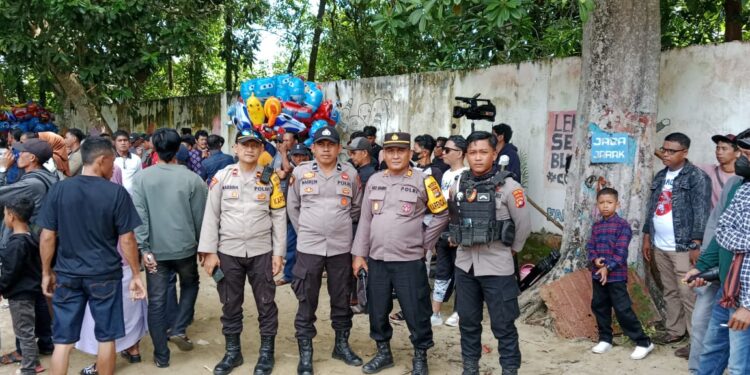 Giat Pengamanan Artis dan Pantai Wisata Mangrove Salubiru Karossa Meriahkan Liburan Minggu