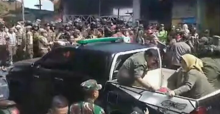 PKL di Puncak di Bongkar Paksa