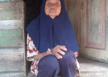 BALADA JANDA TUA, HIDUP SEBATANGKARA DI GUBUK REOT DI WILAYAH DESA CEMPAKAMEKAR, BANDUNG BARAT