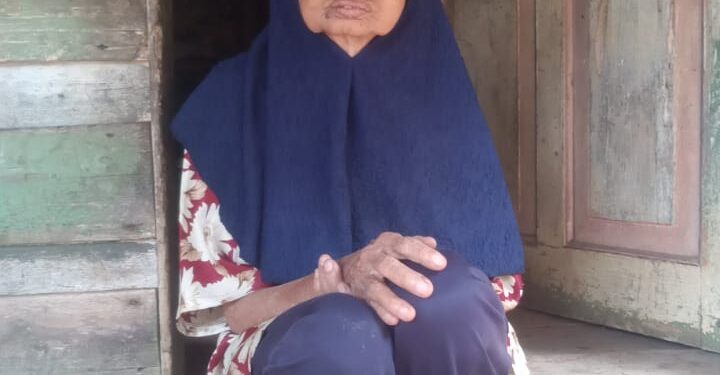 BALADA JANDA TUA, HIDUP SEBATANGKARA DI GUBUK REOT DI WILAYAH DESA CEMPAKAMEKAR, BANDUNG BARAT