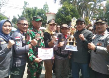 KEPALA DESA MARGAJAYA  BERSUKA CITA ATAS KEMENANGAN TIM LINMAS MARGAJAYA RAIH JUARA I LOMBA PBB & DANTON TERBAIK  SE-KECAMATAN NGAMPRAH.