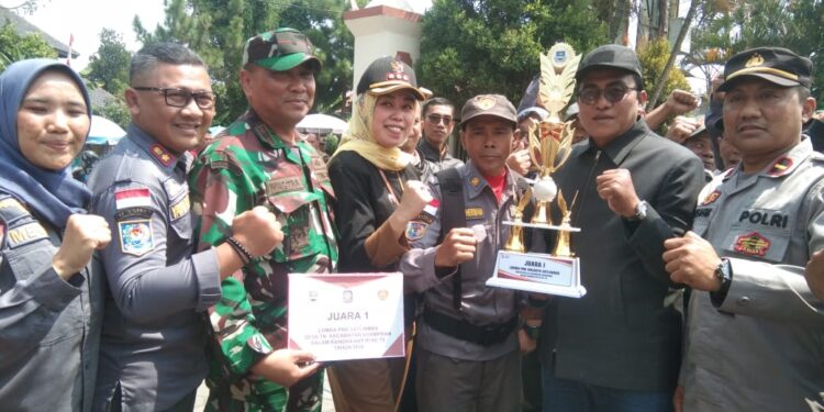KEPALA DESA MARGAJAYA  BERSUKA CITA ATAS KEMENANGAN TIM LINMAS MARGAJAYA RAIH JUARA I LOMBA PBB & DANTON TERBAIK  SE-KECAMATAN NGAMPRAH.