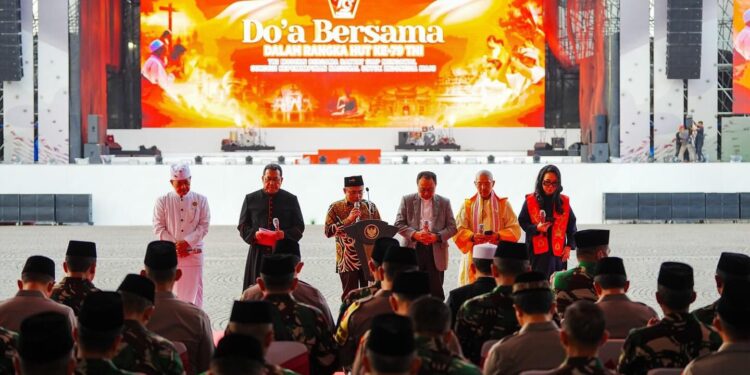 Kapolri bersama Panglima TNI Hadiri Do’a bersama Lintas agama Sambut Perayaan HUT ke-79 TNI di Lapangan Silang Monas, Jakarta Pusat.