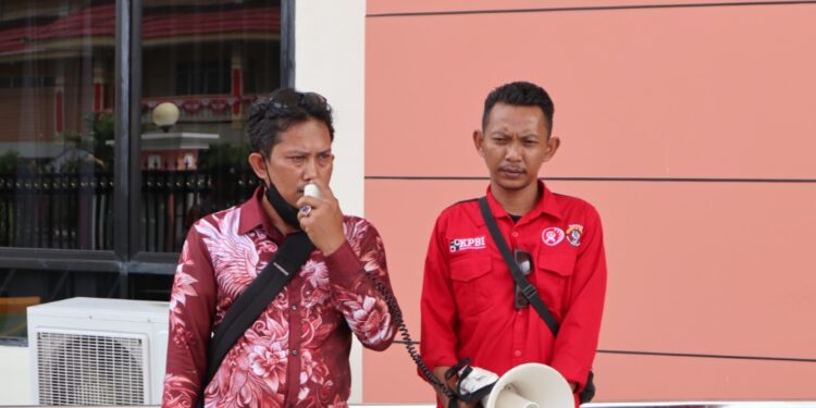 Massa Gruduk PN Singkawang Minta Keadilan Kasus Dugaan Pencabulan