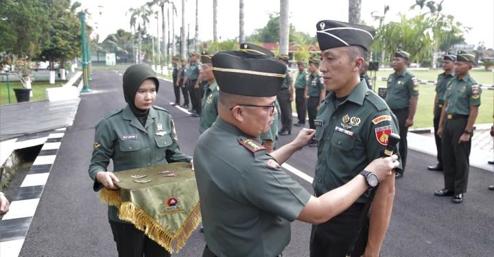 Pelantikan dan Kenaikan Pangkat Bintara dan Tamtama Korem 071/Wijayakusuma di Lapangan Apel Makorem 071/Wijayakusuma