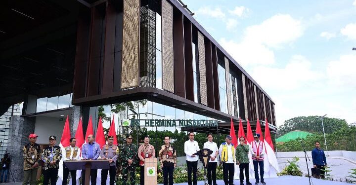 Presiden Joko Widodo meresmikan Rumah Sakit Hermina Nusantara di Ibu Kota Nusantara (IKN)