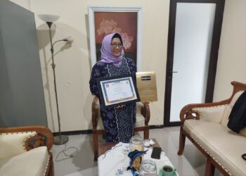 KS SMAN I Padalarang Lina, S.Pd., M.T. Raih Juara I Kepsek Dedikatif  Tingkat Provinsi Jambore GTK Hebat Apresiasi dari Presiden RI