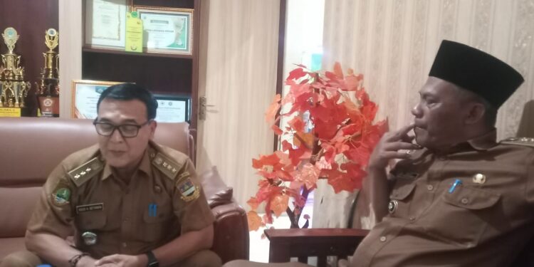 Kades Laksanamekar dan Camat Padalarang  Bicara Terkait “VIRAL..Jembatan Ciluncat Rusak Parah” Perbatasan Desa Laksanamekar – Desa Cimerang, Padalarang, KBB.