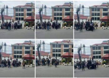 Tuntutan Massa UNRAS Rumah Pegiat Hukum dan Demokrasi : ” Tangkap Mafia Pailit dan Adili Oknum Hakim Nakal”!