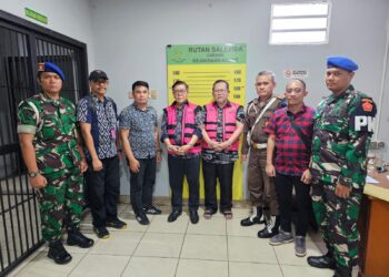 Penyerahan Tersangka dan Barang Bukti (Tahap II)  Terhadap Tersangka ED, HH dan M dalam Perkara Suap dan Gratifikasi Perkara Ronald Tannur