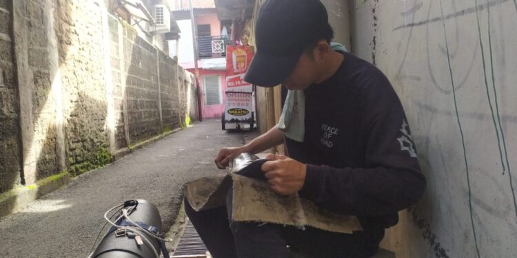 Udin Lebih Memilih Bekerja Merdeka Daripada di Bawah Tekanan Bekerja di Pabrik