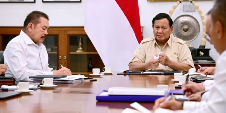 Presiden Prabowo Memanggil Jaksa Agung serta seluruh Jaksa Agung Muda ke Istana Merdeka