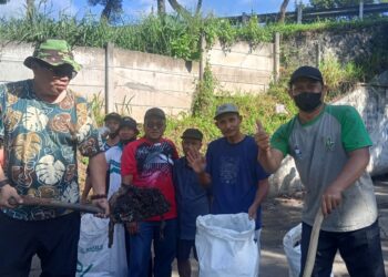 Kepala Desa Margajaya Turun langsung Bebersih Sampah Bersama Warga, Wujudkan ” BERLIAN” ( Bebersih Lembur Margajaya Aman dan Nyaman).