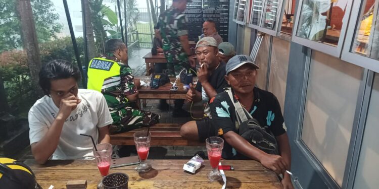 KOMSOS Babinsa dan Babinkamtibmas Desa Jayamekar  dengan Warga Binaan Menciptakan dan Meningkatkan Ekonomi Kerakyatan