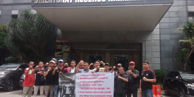 Tuntut Kepastian Hukum Puluhan Pendekar PSHT Datangi Polda Metro Jaya