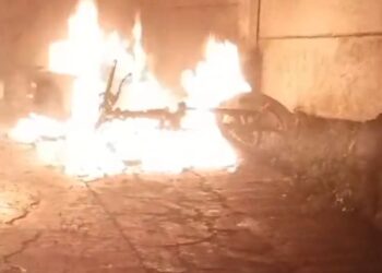 Meledak Sebuah Motor di Ciburial Sumber, Desa Margajaya, Diduga Tangki Bensin Bocor!!