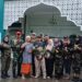 Sub Kogartap 0606/Bogor bersama PPM Kab. Bogor bagikan Nasi bungkus dan Pakaian di Lokasi Banjir Gunung Putri