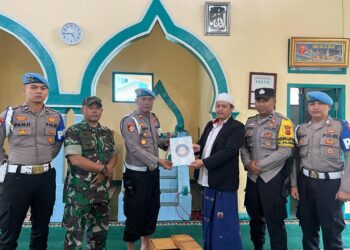 Polres Garut Jalin Silaturahmi dan Bagikan Al-Qur’an Ke Pondok Pesantren