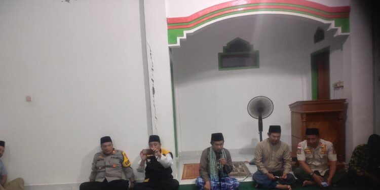 Jalin Silaturahmi dan Kedekatan, Polsek Cikelet Laksanakan Tarawih Keliling