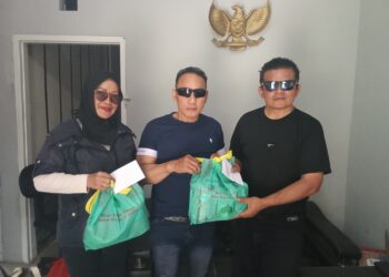 Ketua Pokja Wartawan KBB M. Raup Menggelar Berbagi Bingkisan dan Kadeudeuh di Bulan Ramadhan 1446 H/ Ta-2025 M di Posko Pokja KBB