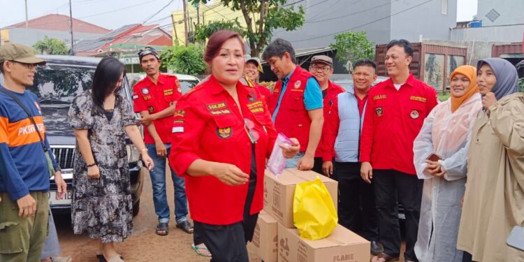 Kapolsek Gunung Putri Bersama SKP Turun Langsung Kedaerah Banjir Bojong Kulur Kab, Bogor