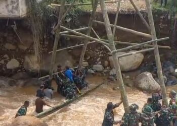 Lama di Perbaiki ,Karena Darurat Pakai Bambu Pun Jadi