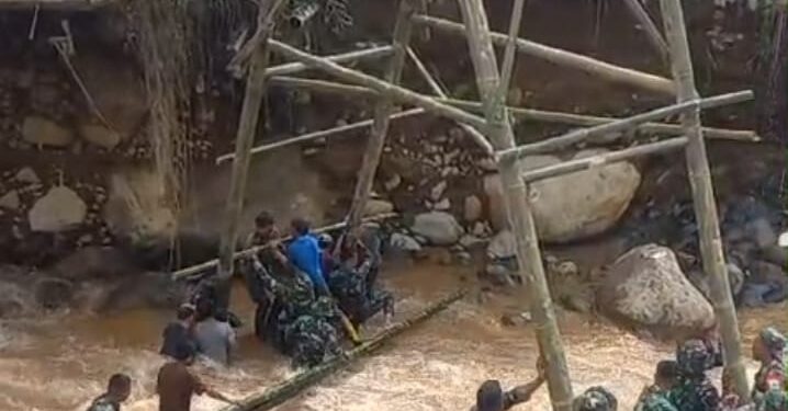 Lama di Perbaiki ,Karena Darurat Pakai Bambu Pun Jadi