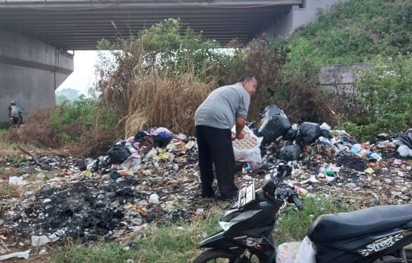 TEGAS..!! Kades Margajaya H Ahmad Saepudin Lc.,MA : “Membuang Sampah Sembarangan Perilaku Bentuk Kejahatan Sosial “.