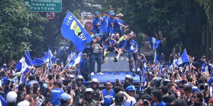 Gubernur Jabar KDM Beri Bonus Rp 2 Miliar untuk Persib