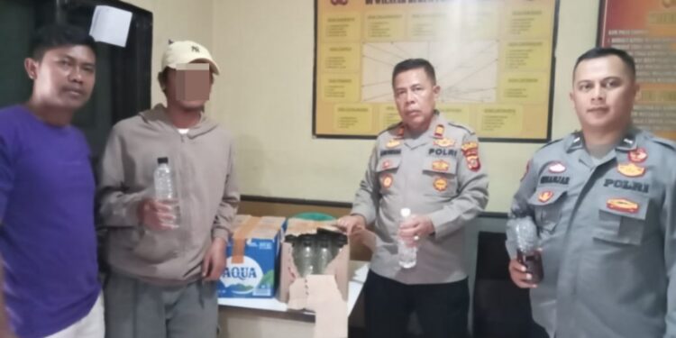 Razia Miras di Samarang, Polisi Amankan Puluhan Botol Ciu dan Seorang Penjual